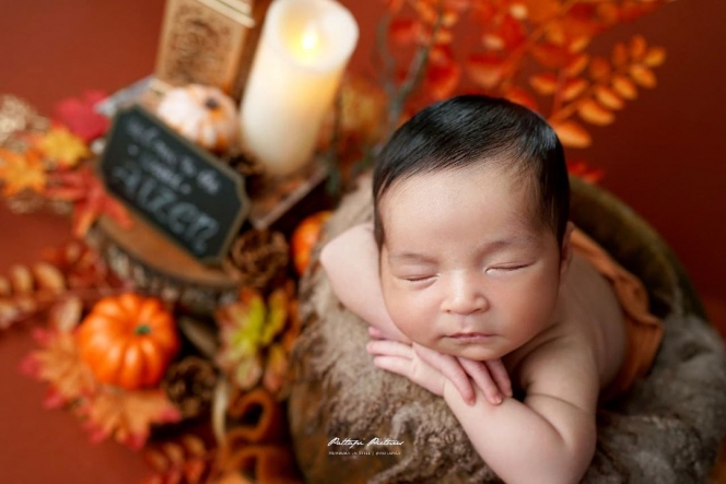 7 Photoshoot Newborn Baby Aizen Anak Erick Iskandar, Bibit Gantengnya Sudah Terlihat Sejak Dini