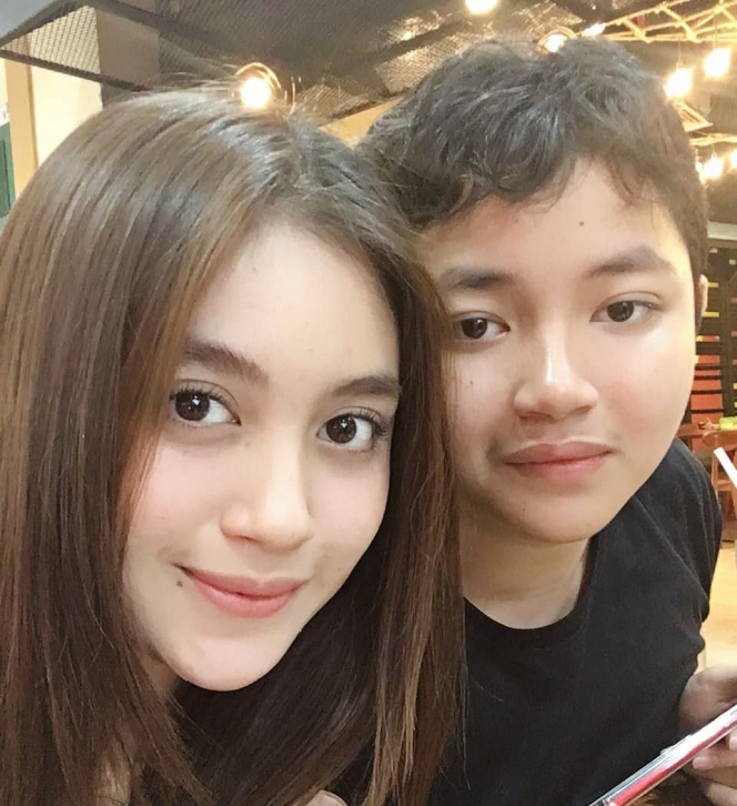 9 Momen Kebersamaan Nabilah Ayu Eks JKT48 dengan Adik Kandungnya yang Sering Dikira Pacaran