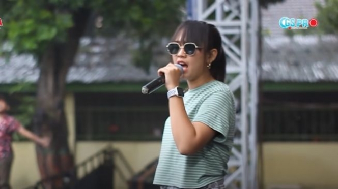 5 Potret Lawas Happy Asmara Nyanyi di Orkes Dangdut, Sederhana Banget