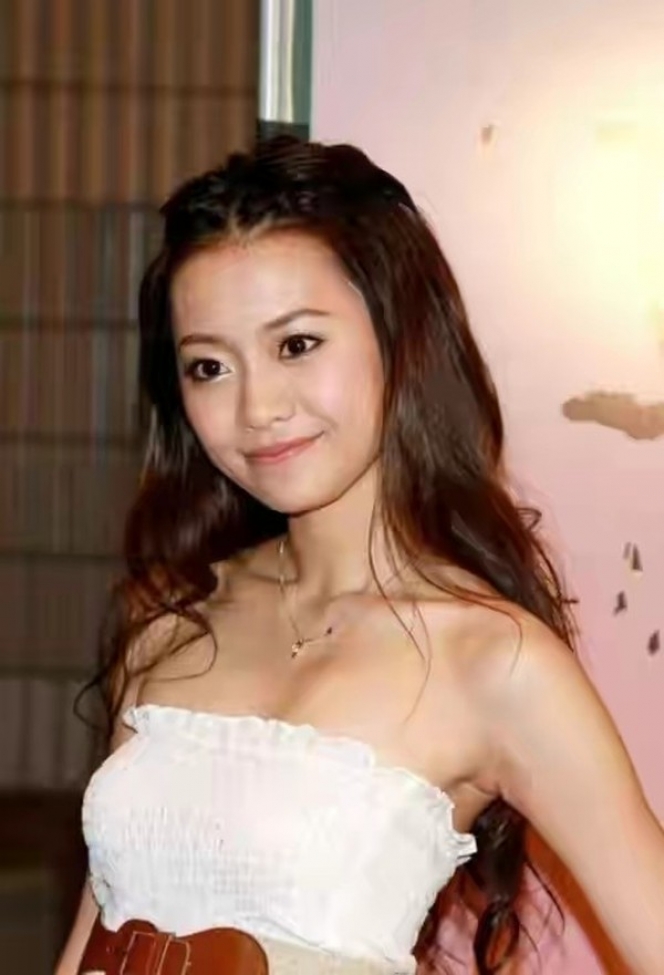10 Potret Transformasi Supermodel Wu Zhiheng, Dulu Terkenal tapi Kini Sakit Keras sampai Ditinggal Suami