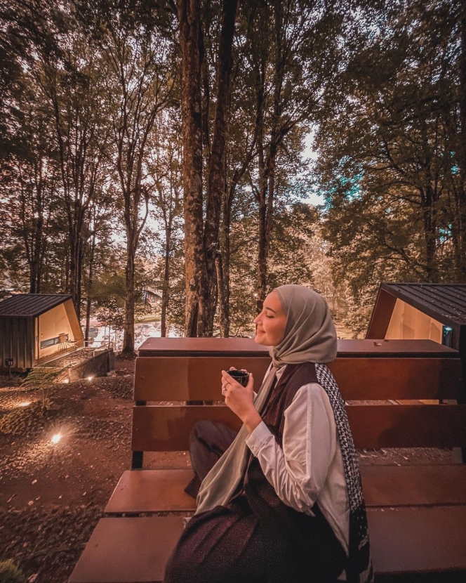 Potret Keluarga Zaskia Sungkar Liburan ke Bandung, Menginap di Hutan Pinus Hingga ke Kawah Putih