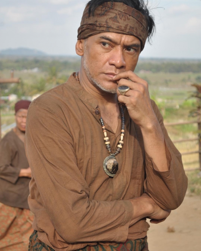 8 Potret Donny Damara, Aktor Kawakan yang Tampil Apik di Film Lovely Man