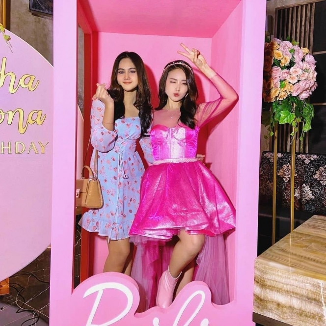 Potret Perayaan Ulang Tahun Natasha Wilona Bertema Barbie, Pesonanya Cantik Banget Mirip Boneka!