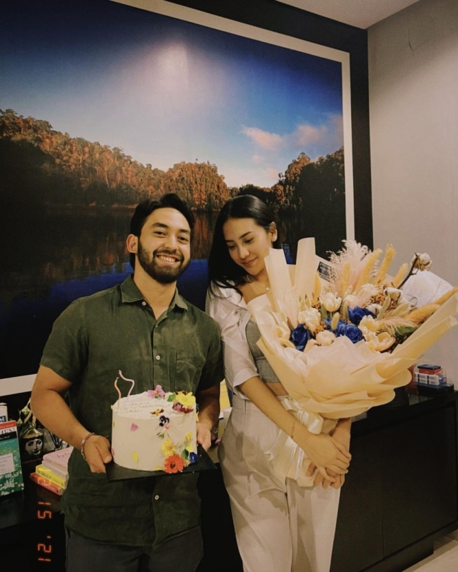 Ulang Tahun ke-26, Ini 5 Potret Anya Geraldine Dapat Surprise Bunga dan Kue Cantik dari Pacar