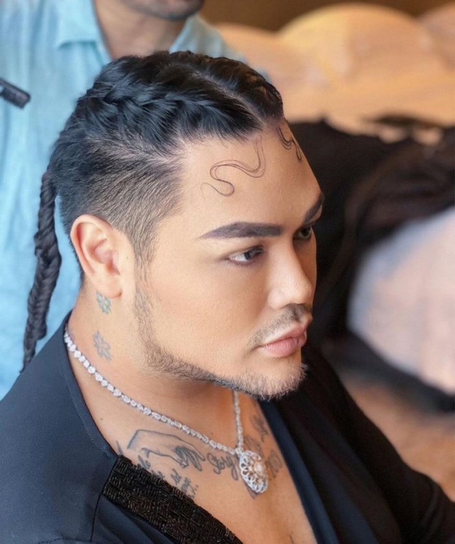 Potret Ivan Gunawan dengan Model rambut Kepang, Pamer Wajah Tirus Makin Manly