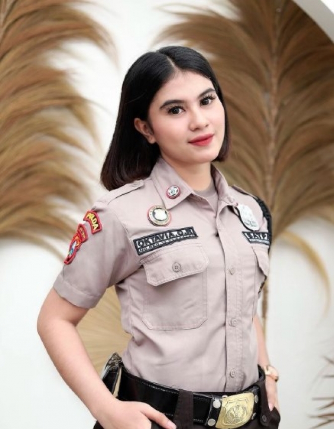 10 Potret Satpam Cantik Indonesia, Punya Wibawa Tinggi dan Pesona yang Siap Memikat Hati Pria!