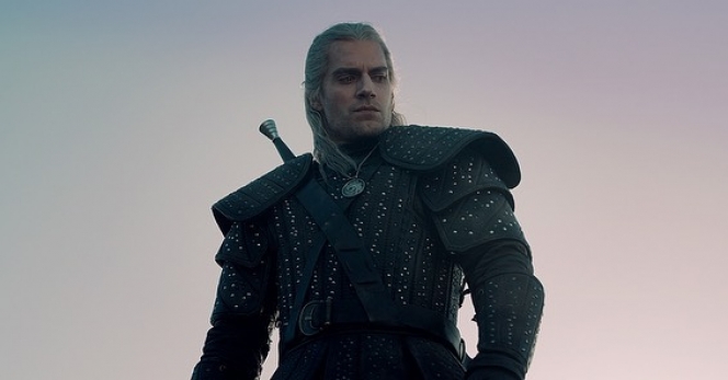 Jadi Tokoh Utama di The Witcher, Ini Potret Henry Cavill Perankan Geralt of Rivia
