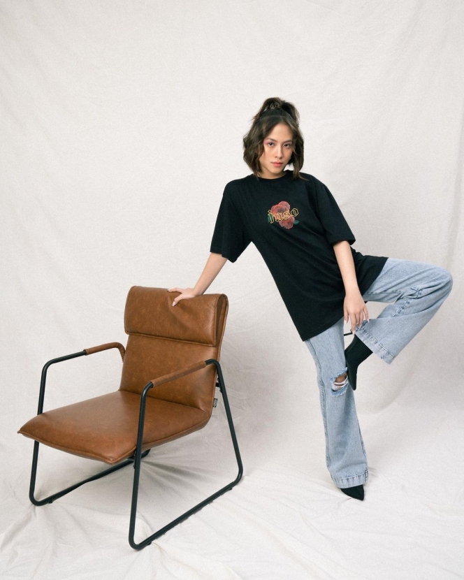 Deretan Pemotretn Terbaru Adhisty Zara untuk Brand Celana Jeans, Tampilkan Kesan Galak Namun Memesona