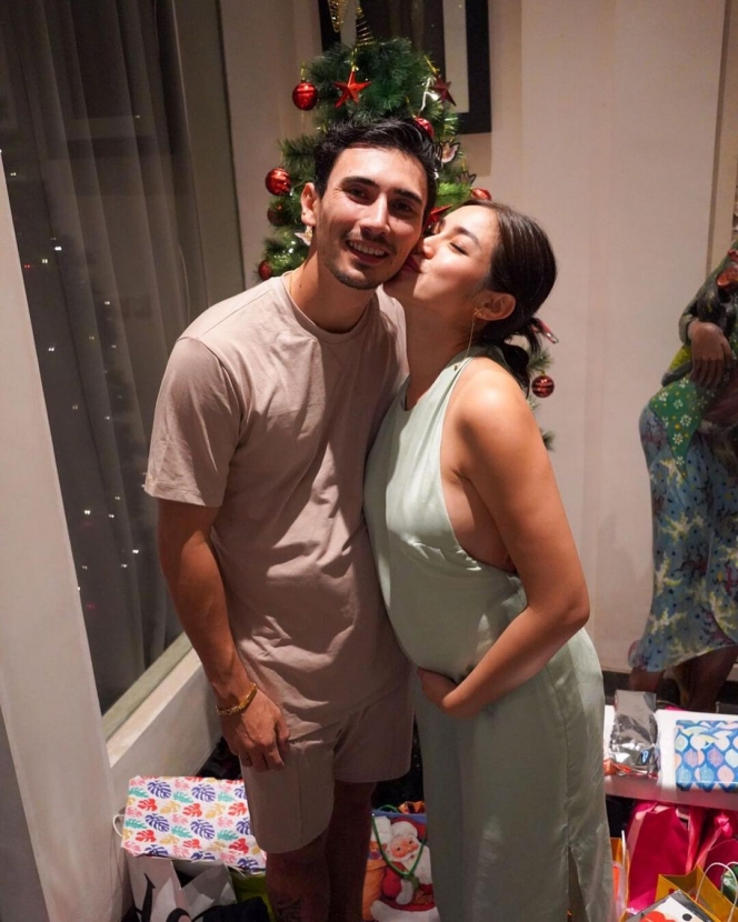 Sederet Pasangan Selebriti yang Rayakan Natal Perdana Sebagai Suami Istri, So Sweet!