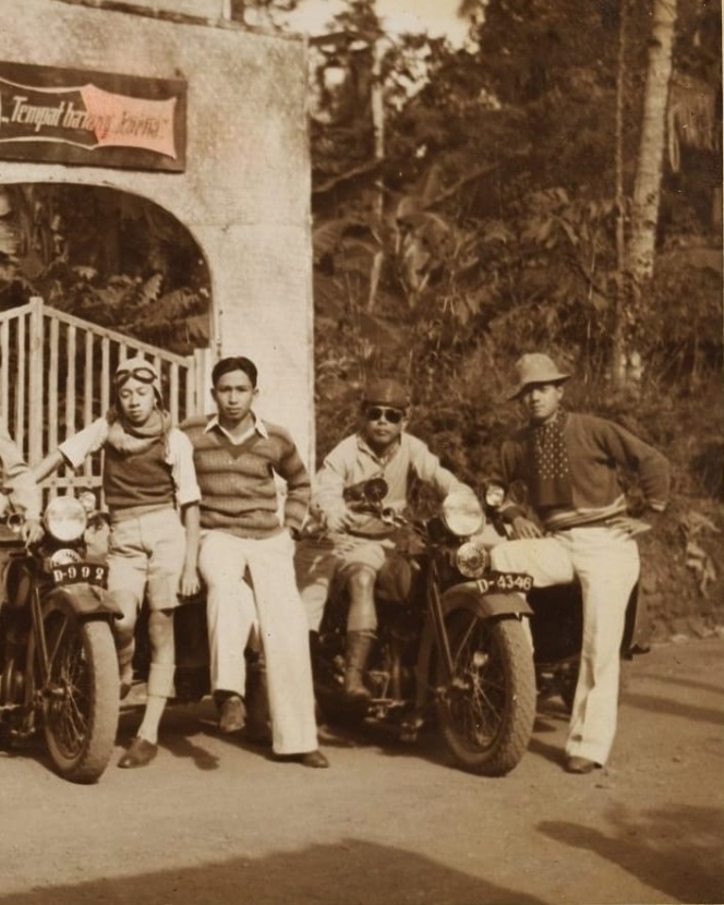 Potret Lawas Anak Motor Bandung Tahun 1930-an, Crazy Rich Pada Jamannya!