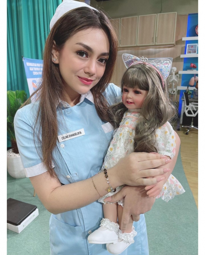 10 Potret Celine Evangelista Bareng Boneka Arwah, Ada yang Dianggap jadi Anak Kandung!