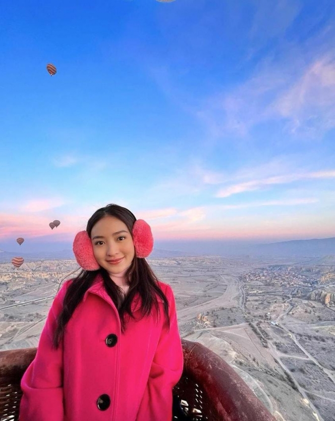 Potret Seru Liburan Natasha Wilona di Cappadocia yang Lagi Viral Gara-Gara Serial Layangan Putus