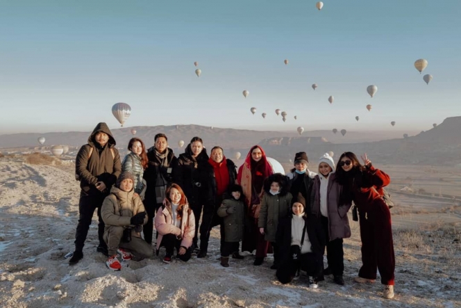 Potret Suwarsih, Pengasuh Arsy yang Ikut Liburan di Turki Bareng Keluarga Hermansyah