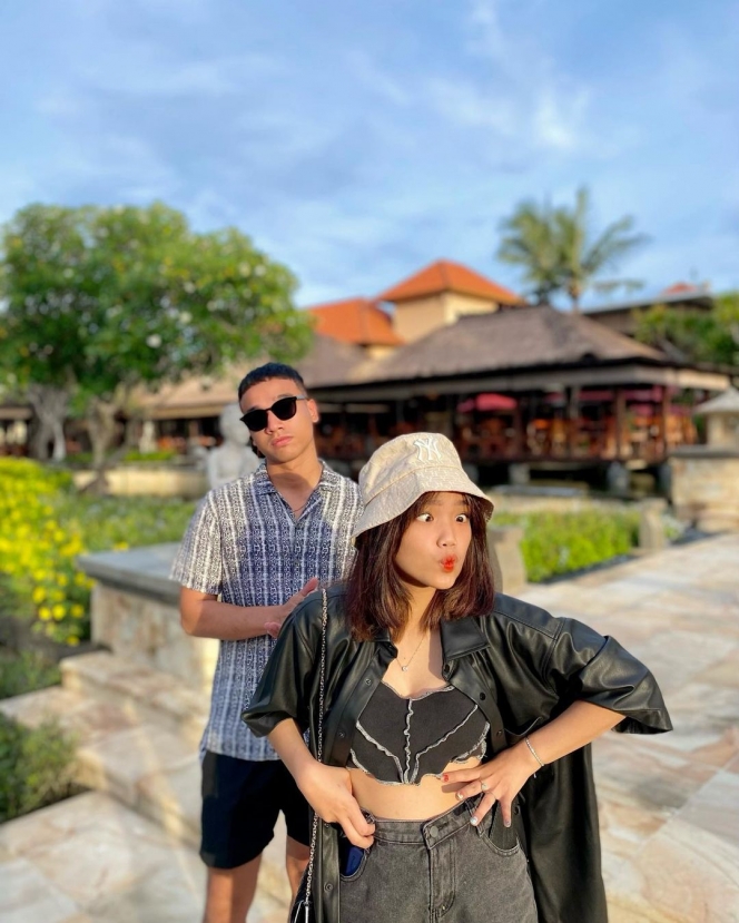 Sederet Gaya OOTD Fuji Saat di Bali, Pakai Baju Terbuka Dikritik Netizen