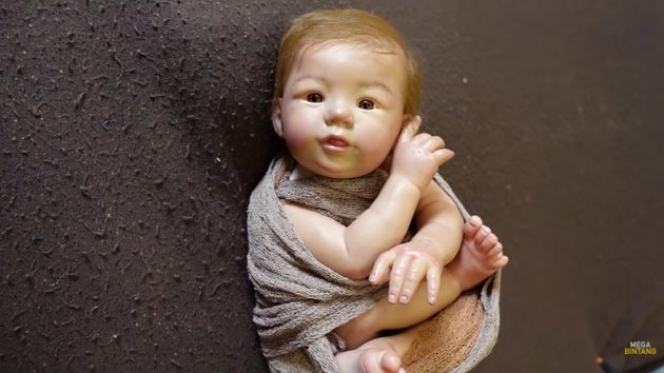 10 Potret Newborn Photoshoot Baby Eqqel Anak Ivan Gunawan yang Tuai Kritikan Netizen