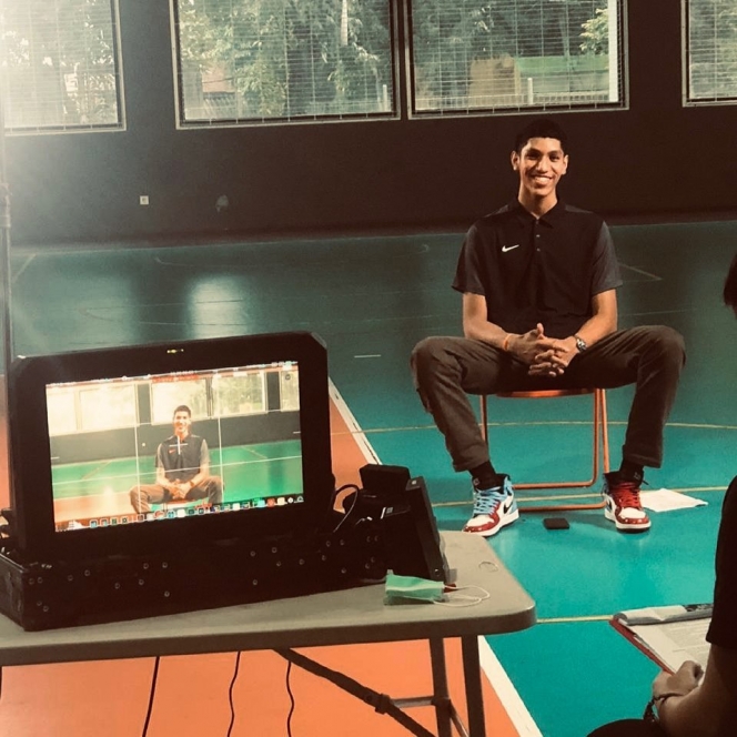 7 Potret Derrick Michael, Anak Muda Indonesia Pertama dengan Tinggi 2 Meter yang Sekolah di NBA Academy
