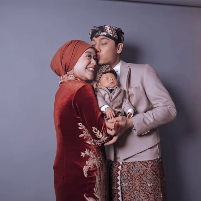 7 Potret Newborn Photoshoot Baby Leslar Anak Lesti Kejora dan Rizky Billar, Usung Budaya Sunda yang Khas