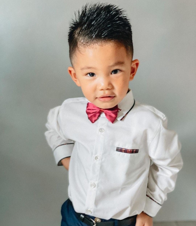 10 Potret Gemas Arthur Poernomo Anak Chef Arnold yang Udah Besar, Ganteng Banget!