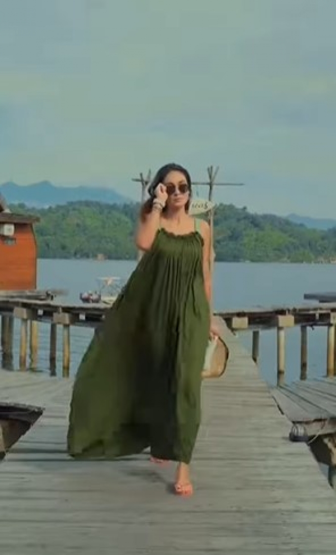 5 Potret Luna Maya Parodikan Video Klip Lagu Noah yang Terdalam, Warganet Doakan Balikan dengan Ariel