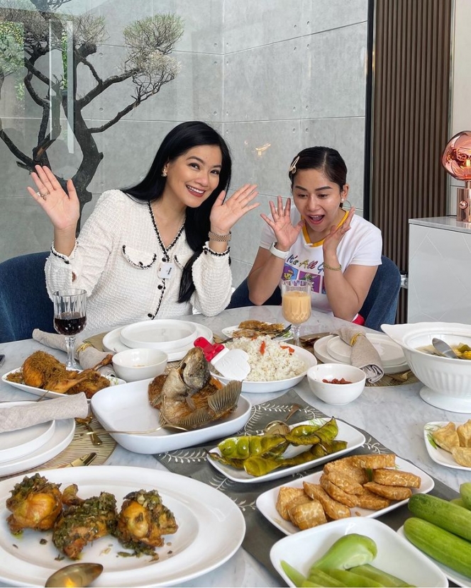 Ada Farida Nurhan, Ini 7 Food Vlogger Indonesia yang Sukses Bikin Warganet Ngiler 