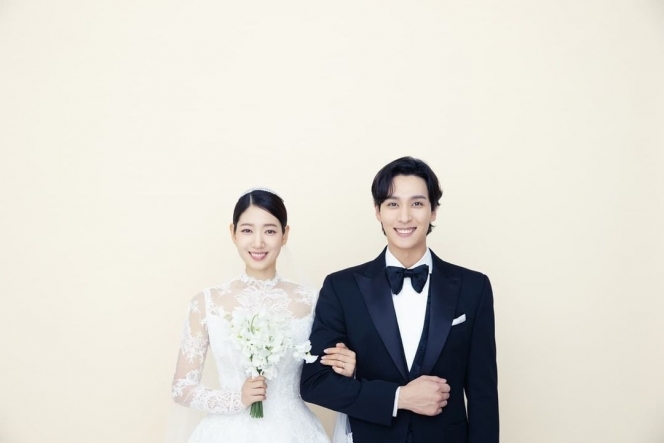 Park Shin Hye dan Choi Tae Joon Menikah Hari Ini, Tampil Serasi dan Penuh Kebahagiaan