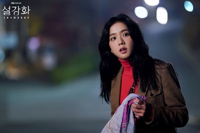 10 Style Jisoo BLACKPINK Jadi Eun Yeong-ro di Snowdrop, Inspirasi Bergaya Vintage yang Stylish!