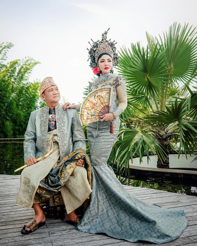 6 Gaya Bella Shofie dan Suami pakai Baju Adat Bali, Berasa Prewedding Lagi