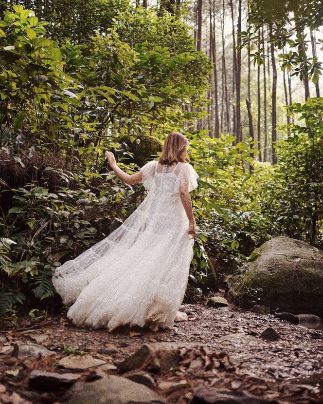 8 Pemotretan Amanda Manopo di Hutan, Cantik Bak Bidadari