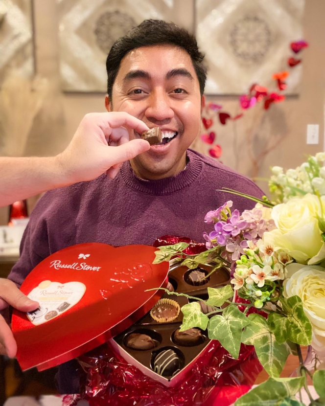 Posting Momen Valentine, Aksi Kia AFI Genggam Tangan yang Diduga Seorang Pria Ini Curi Perhatian