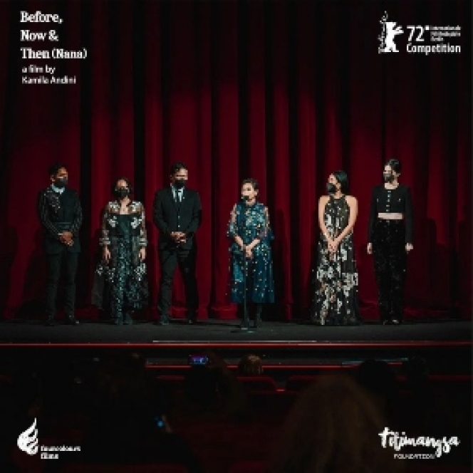 7 Potret Laura Basuki Kembaran Baju dengan Kim Da Mi di Red Carpet Berlinale 2022, Cantik Banget!