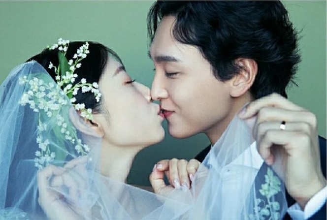 Baru Diunggah, Ini Foto Prewedding Romantis Park Shin Hye dan Choi Tae Joon