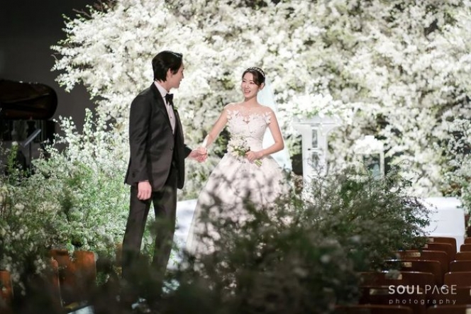 Baru Diunggah, Ini Foto Prewedding Romantis Park Shin Hye dan Choi Tae Joon