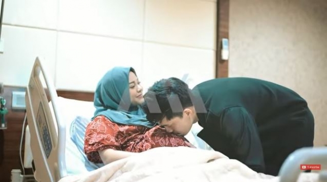 10 Potret Detik-detik Kelahiran Baby A Anak Aurel Hermansyah dan Atta Halilintar, Penuh Tangis Haru