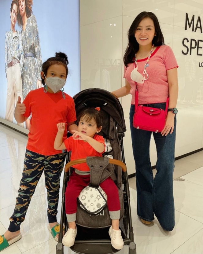 Jadi Single Mom, Ini Potret Mawar AFI dengan Ketiga Anaknya yang Menawan