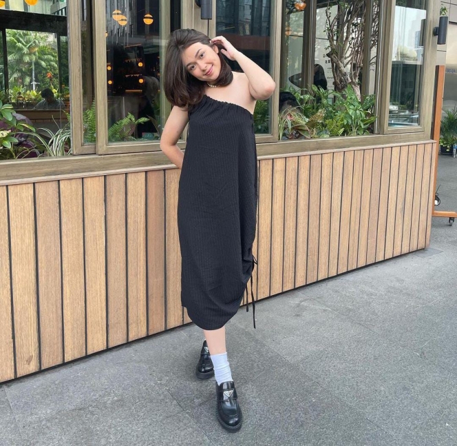 Dikabarkan Lagi Dekat dengan Fadly Faisal, Ini Potret Rebecca Klopper Pakai Baju Mini Tunjukkan Body Goals