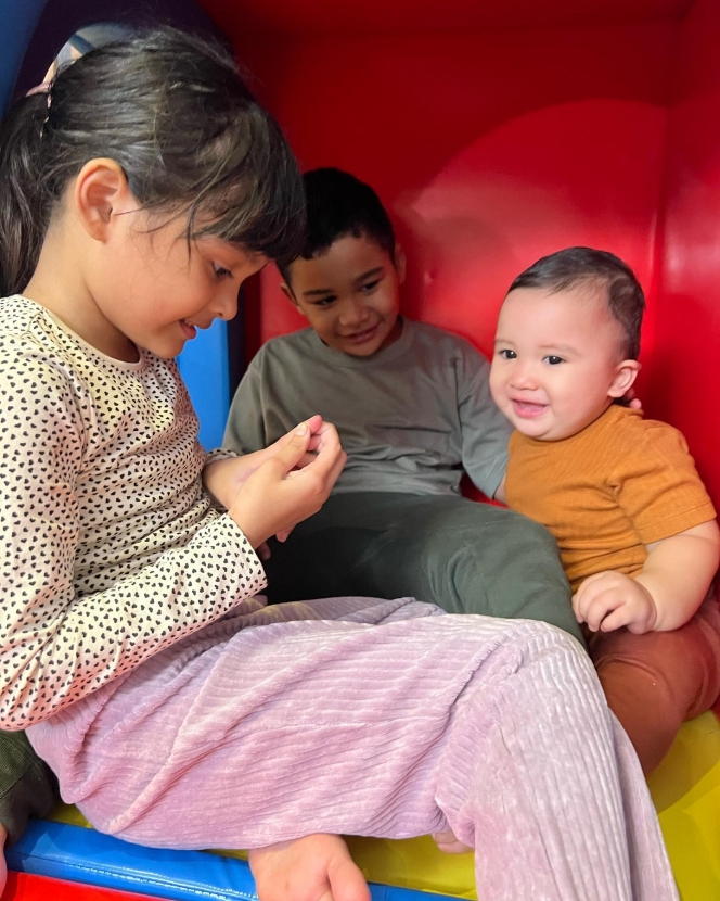8 Potret Baby Ukkasya Main Bareng dengan Anak-Anak Shireen Sungkar, Saudara Sepupu yang Akrab Banget