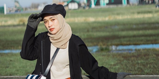 10 Fotosyut Memukau Ririe Fairus di Paris, Gayanya Bak Supermodel Kelas Internasional
