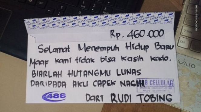 Penuh Kode, 12 Pesan Nyeleneh di Dalam Amplop Kondangan Ini Layak Ditiru!