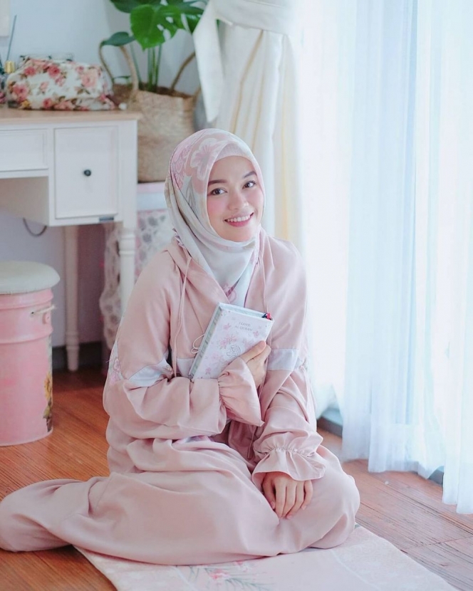8 Potret Putri Ustaz Kondang Indonesia, Ada Wirda Mansur yang Sifat dan Tingkah Lakunya jadi Sorotan!