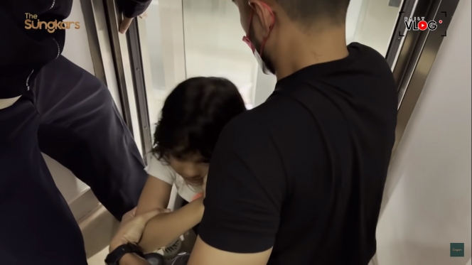 Detik-detik Anak Shireen Sungkar dan Teuku Wisnu Terjebak di Lift, Bikin Panik Seisi Rumah