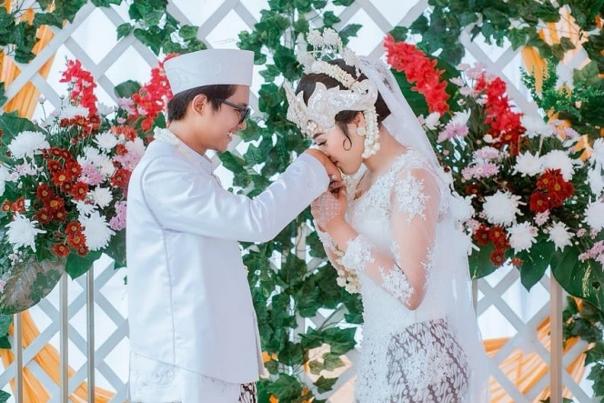 Ini Potret Pernikahan Pertama Doni Salmanan dan Gigi Ruwanita yang Curi Perhatian, Penampilan Kurusnya Bikin Pangling!