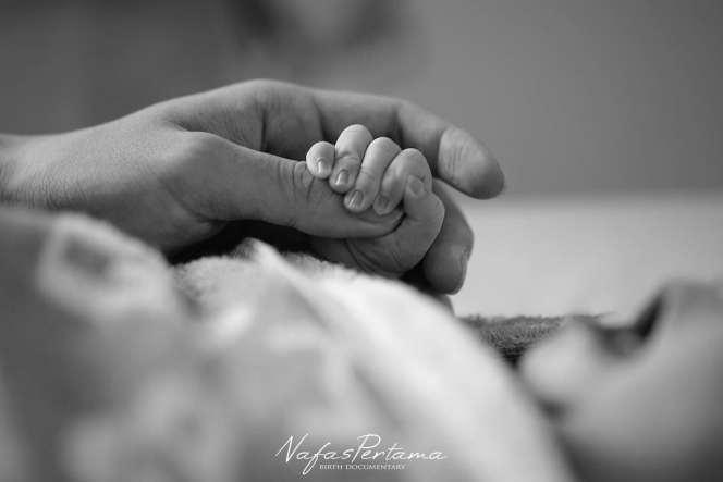 Penuh Haru, Ini 13 Momen Lahiran Baby Ameena Hanna Nur Atta yang Baru Dipamerkan