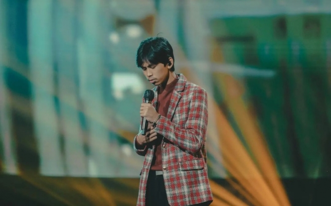 Khas Bergaya Indie, Ini 10 Potret Danar Widianto Finalis X-Factor yang Bikin Lagu BCL