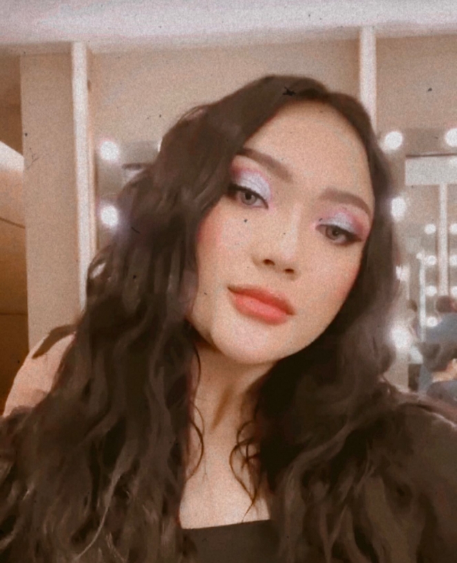 10 Foto Selfie Marion Jola yang Cantik Banget, Mulai dari Full Make Up sampai Bibir Merah Merona