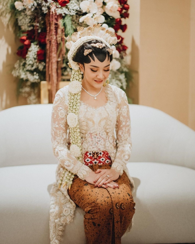 Serba-Serbi Pernikahan Putri Tanjung, Mulai dari Jalani Ritual Adat hingga Dapat Mahar Spesial