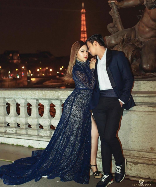 Ini Gaya Pemotretan Felicya Angelista dan Caesar Hito di Paris yang Romantis Banget, Pamer Kaki Glowing!