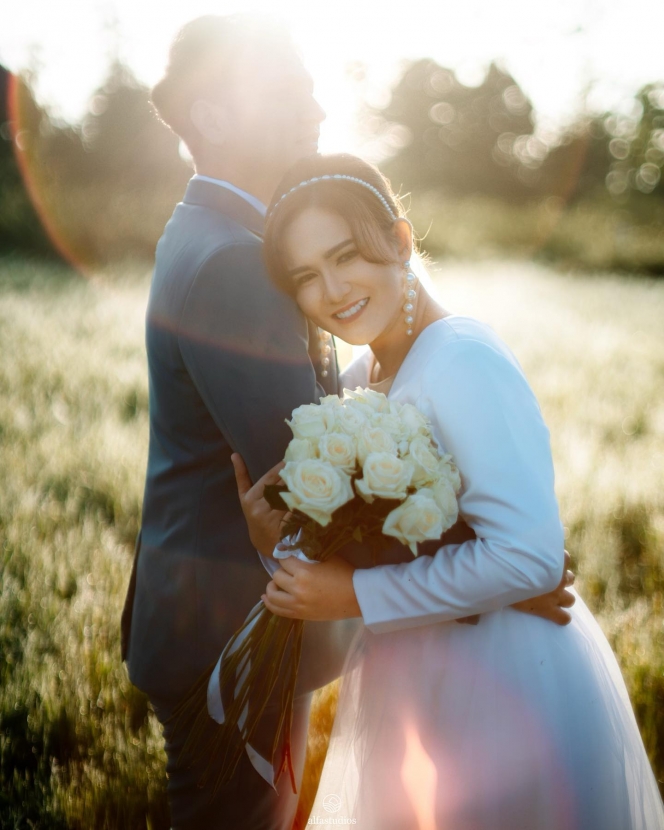 10 Pose Prewedding Pesinetron Masayu Clara dan Qausar Harta dengan Tema Korean Style