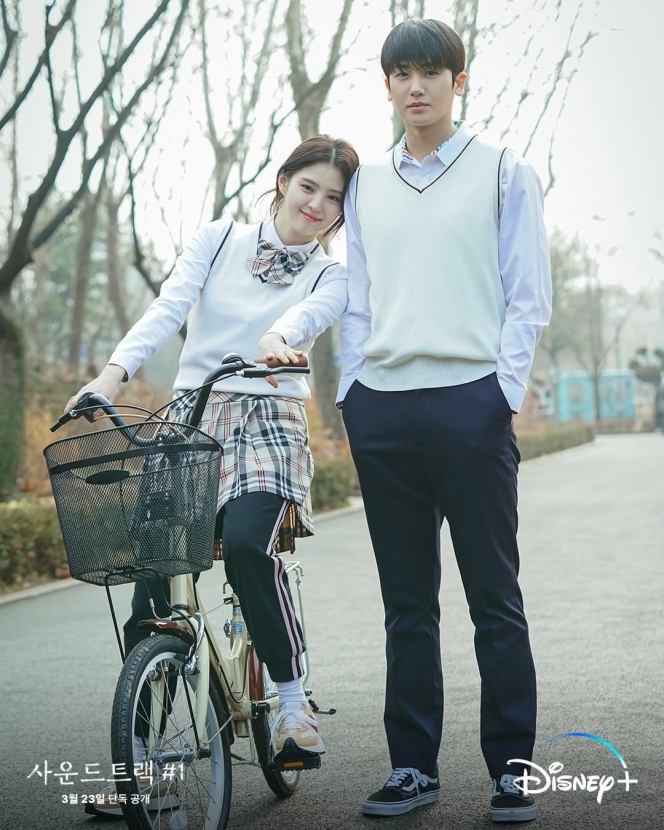 Bintangi Drama Soundtrack #1, Ini Potret Kebersamaan Han So Hee dan Park Hyung Sik yang Manis Banget!