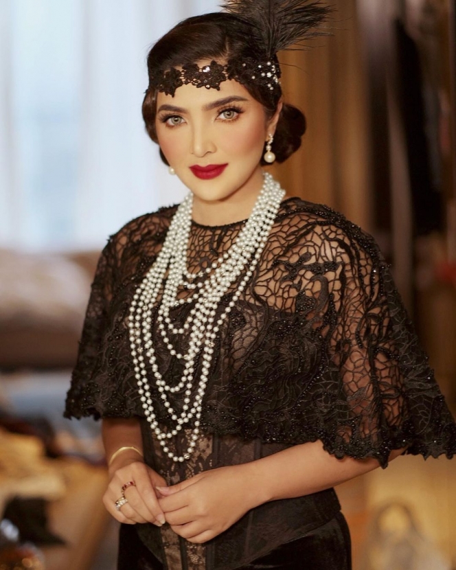 Bikin Lupa Kalo Sudah Punya Cucu, Ini 11 Potret Ashanty Tampil Glamor Dandan Ala The Great Gatsby