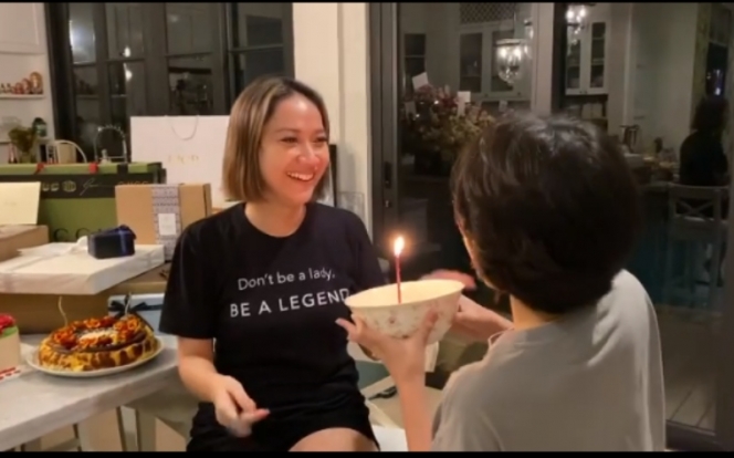 Intip Momen Noah Sinclair Berikan Surprise Ulang Tahun untuk Bunga Citra Lestari